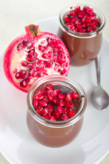 Schokoladenmousse mit Granatapfel