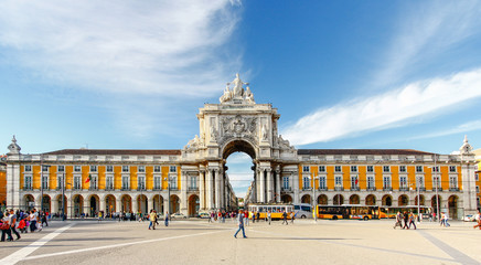 LISBON,PORTUGAL - OCTOBER 12,2012 : Famous arch at the Praca do - obrazy, fototapety, plakaty