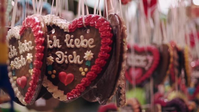 Lebkuchenherzen auf dem Jahrmarkt