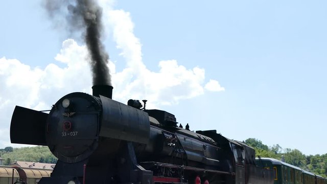 Steam locomotive, tilt down, UHD
