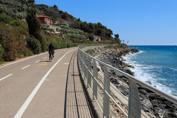 pista ciclabile a San Lorenzo al mare - Liguria