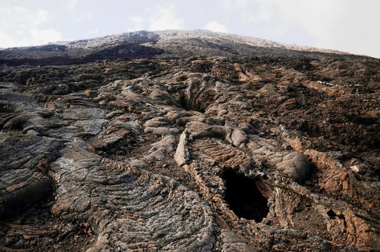 Canaux et tubes de lave effondr&eacute;s, flancs du piton