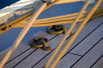 Takelage und Tauwerk eines Großseglers