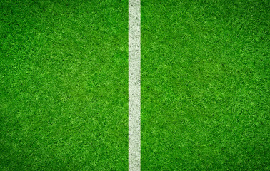 Fußballrasen mit senkrechter Linie