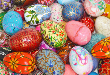 Fototapeta na wymiar decorative colorful Easter eggs - Easter home decor concept 