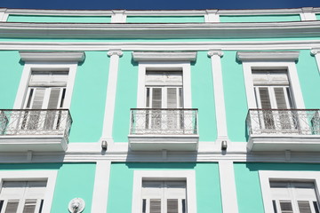 Neoklassizistische Fassade auf Kuba