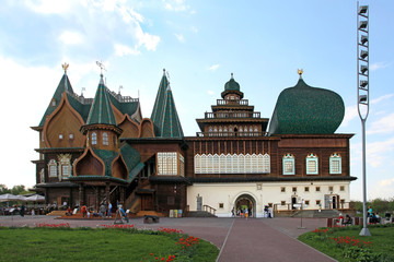 Fototapeta na wymiar Wooden palace of Tsar Alexei Mikhailovich in Kolomenskoye. Mosco