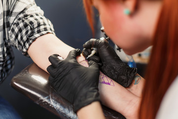 Fototapeta na wymiar girl tattoo girl tattoo making.