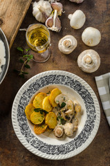 Mushroom sauce with roasted potatoes