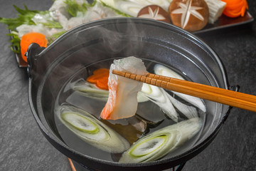 鯛のしゃぶしゃぶ　日本料理　 Shabu-shabu of the sea bream