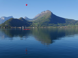 montgolfiere et aviron sur lac