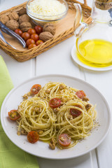 Spaghettis with ingredients