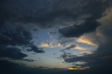 Fototapeta na wymiar Dramatic dark sky before the storm at dusk