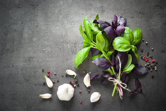 Basil leaves, garlic and pepper