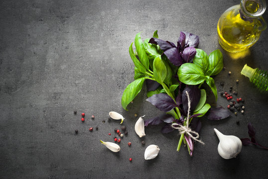 Basil leaves, garlic, pepper and oil