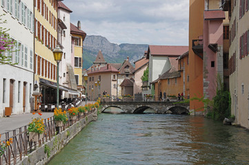 Fototapeta na wymiar View of the canal in city centre of Annecy