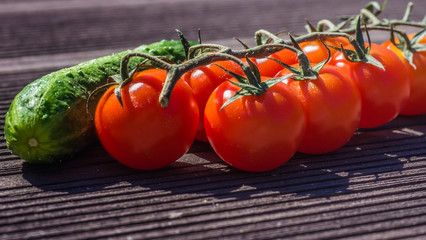 Помидоры и огурцы