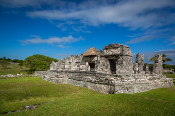 Fototapeta na wymiar Beautiful scenario in Tulum Ruins in Mexico, Cancun area.
