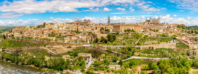 Obraz premium Panoramic view at the Old Town of Toledo