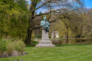 Denkmal für Großherzog Friedrich Franz III und Louisen-Mausoleum im Park von Ludwigslust