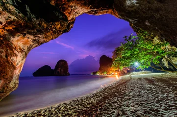 Fototapete Railay Strand, Krabi, Thailand Berühmte Phranang-Höhle am Raylay Railay Beach, Krabi: Thailand