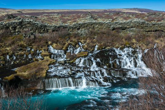 Hraunfossar Wasserf&auml;lle in Island bei Husafell und Reykholt am Barnafoss