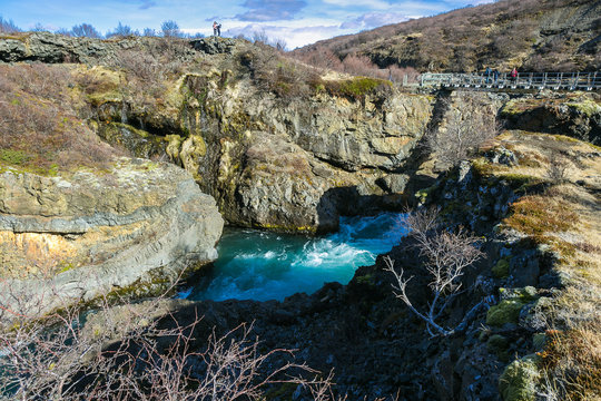 Hraunfossar Wasserf&auml;lle in Island bei Husafell und Reykholt am Barnafoss