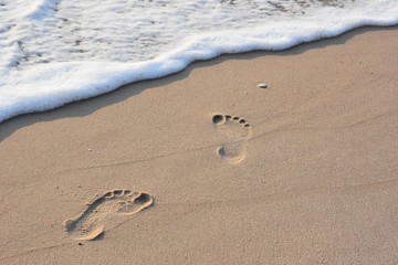 Fototapeta na wymiar footprint on the sand sea