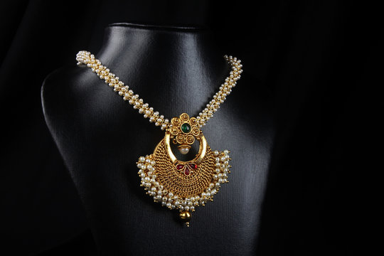 Indian Traditional Gold Necklace with Pearl