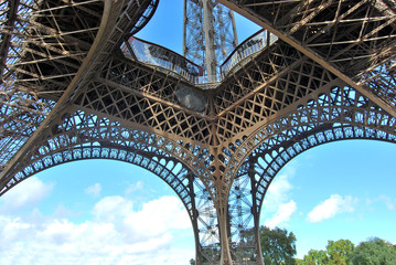 Fototapeta na wymiar Detail of the incredible structure of the Eiffel Tower in Paris