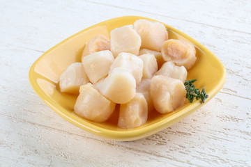 Raw scallops