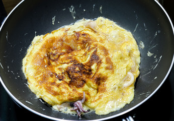  Egg seafood Omelette Sizzling In Pan