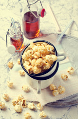Homemade caramel popcorn