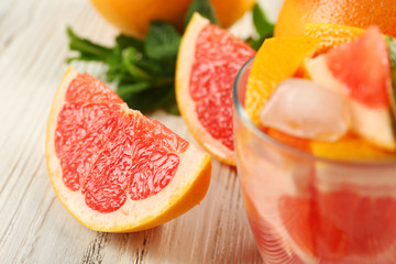 Obraz na płótnie Canvas Ripe grapefruits and fresh juice with mint, close up