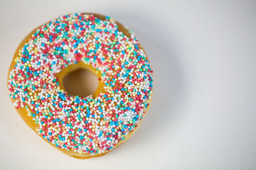 Donut mit Streusel