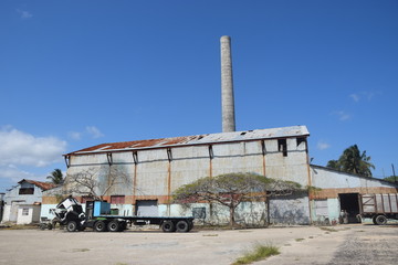 Fabrikruine auf Kuba