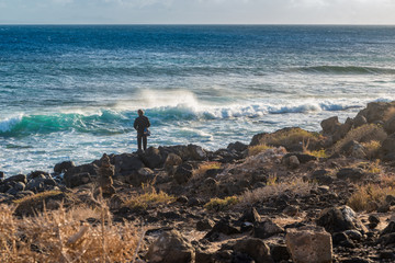 die Liebe zum Meer -Angeln in den schönen  Wellen des Atlantik auf Lanzarote
