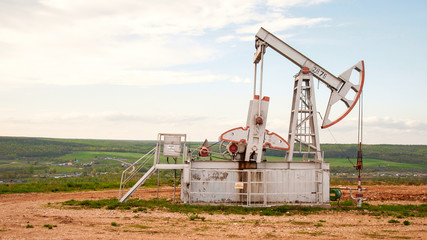 Fototapeta na wymiar drilling rig produces oil