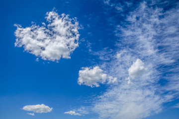 Obraz premium Amazing white clouds with blue sky