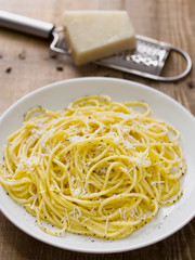 rustic italian pepe e cacio pepper with cheese spaghetti