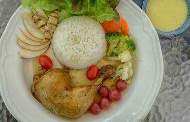 fried chicken with rice and fresh salad