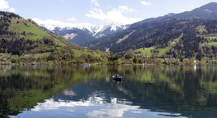 Ein Fischerboot am Zellersee