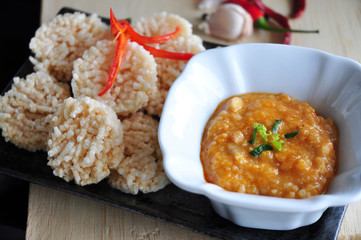 Dipping Sauce with Rice Cracker