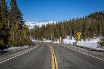 Naklejka premium Empty road on the way to South Lake Tahoe, California, USA