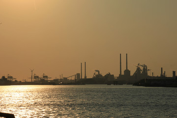 Fototapeta premium An industrial sunset