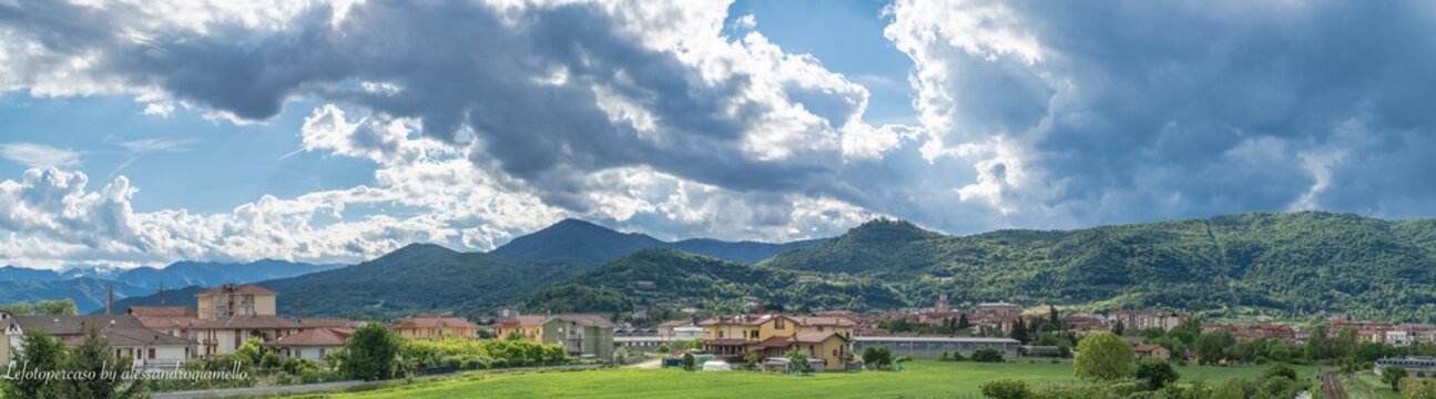 Panorama di Busca sotto il diluvio