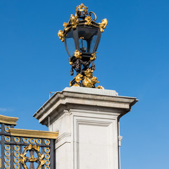 Fototapeta na wymiar Ornate lamp on a gate outside Buckingham Palace