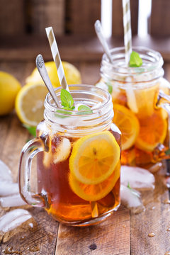 Iced tea with lemon slices