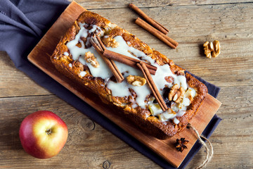 cinnamon apple cake