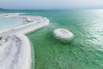 Fototapeta na wymiar Beautiful coast of the Dead Sea .